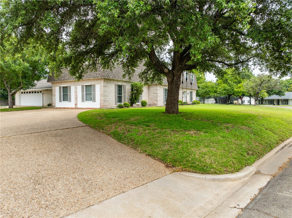 1116 Knotty Oaks Drive, Woodway, Texas image 48