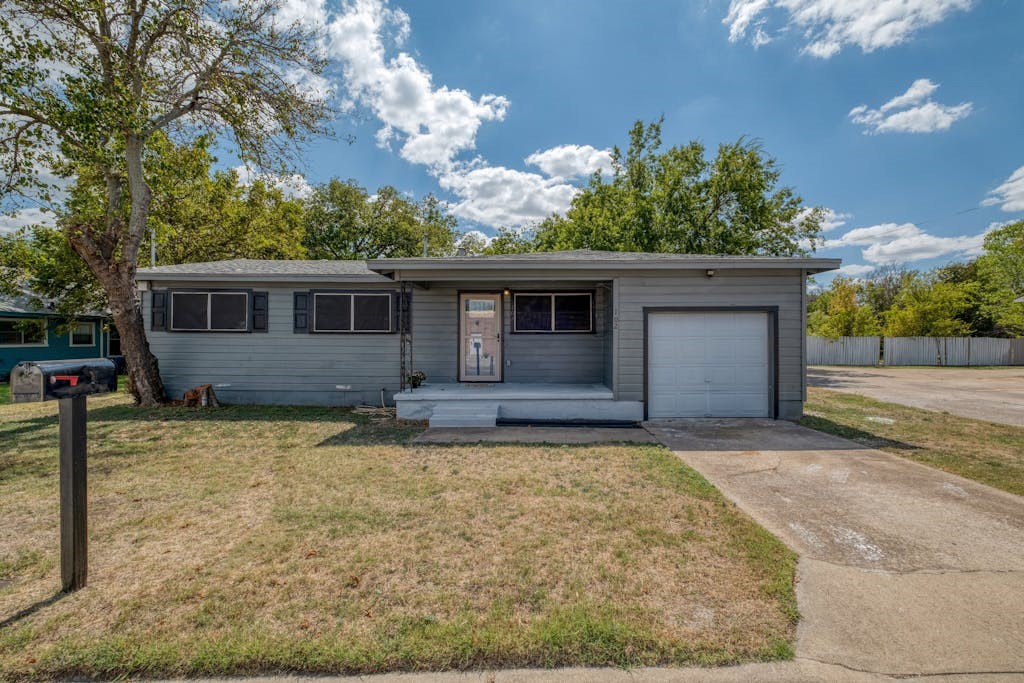 102 E Robertson Avenue, Copperas Cove, Texas image 1