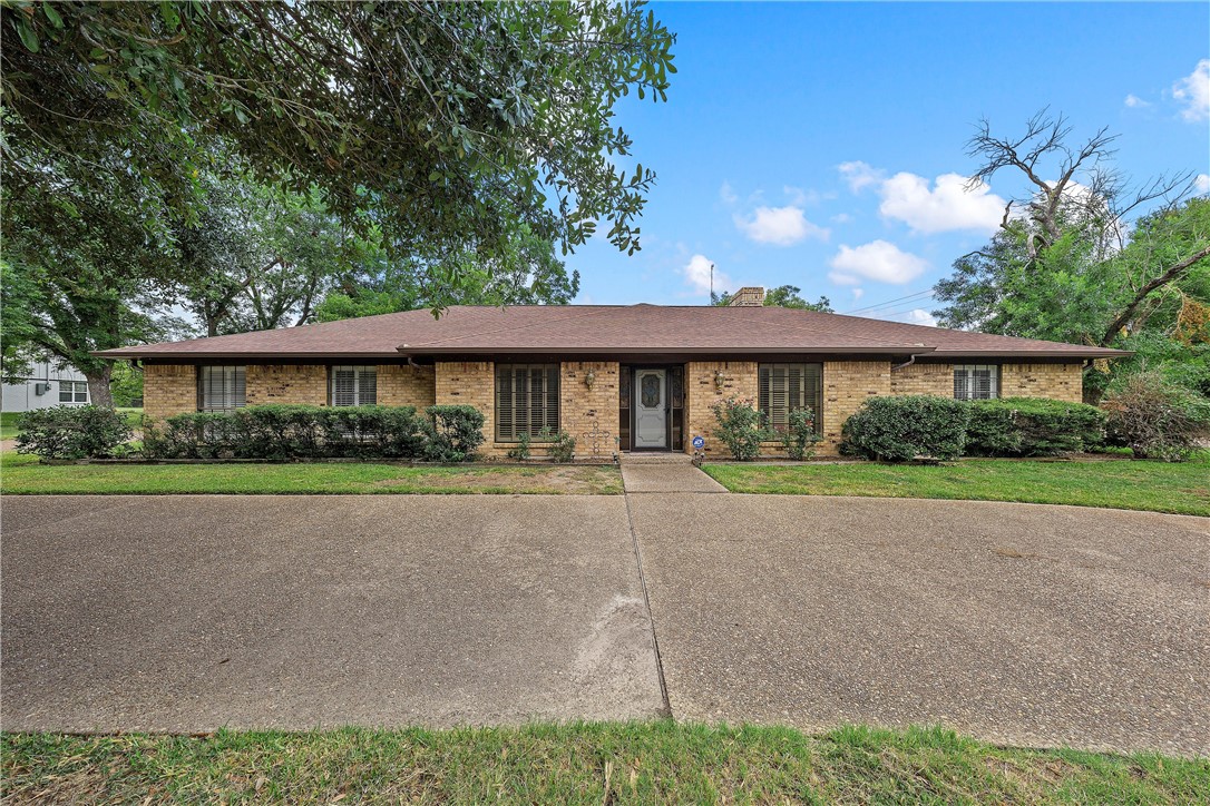 804 Val Verde Pl, Marlin, Texas image 1