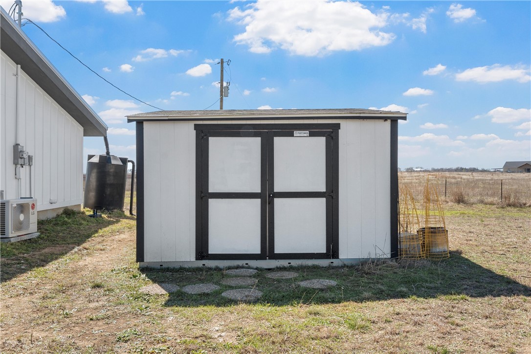 232 Hcr 2302, Abbott, Texas image 32