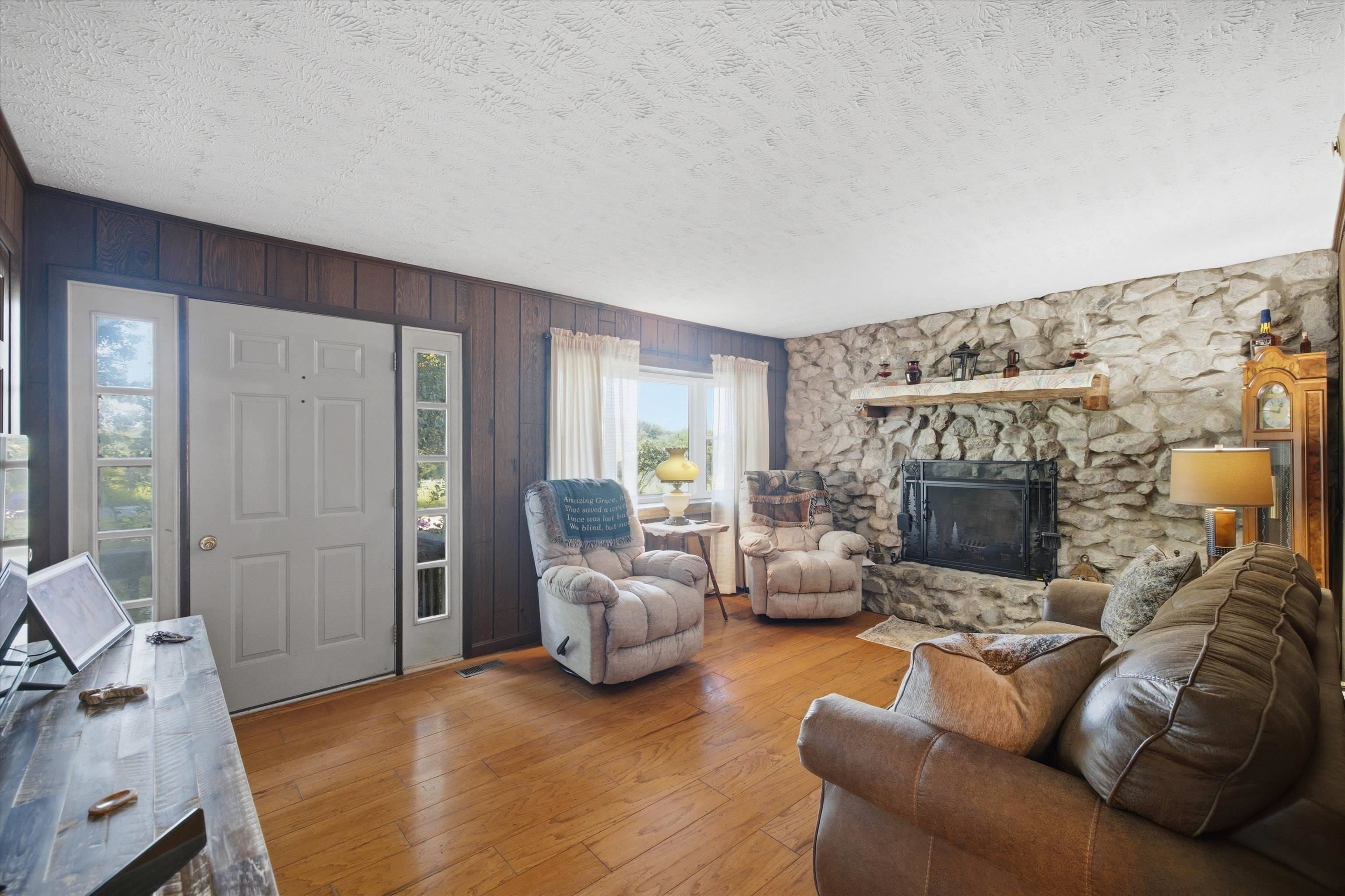 4084 Bradley Rd