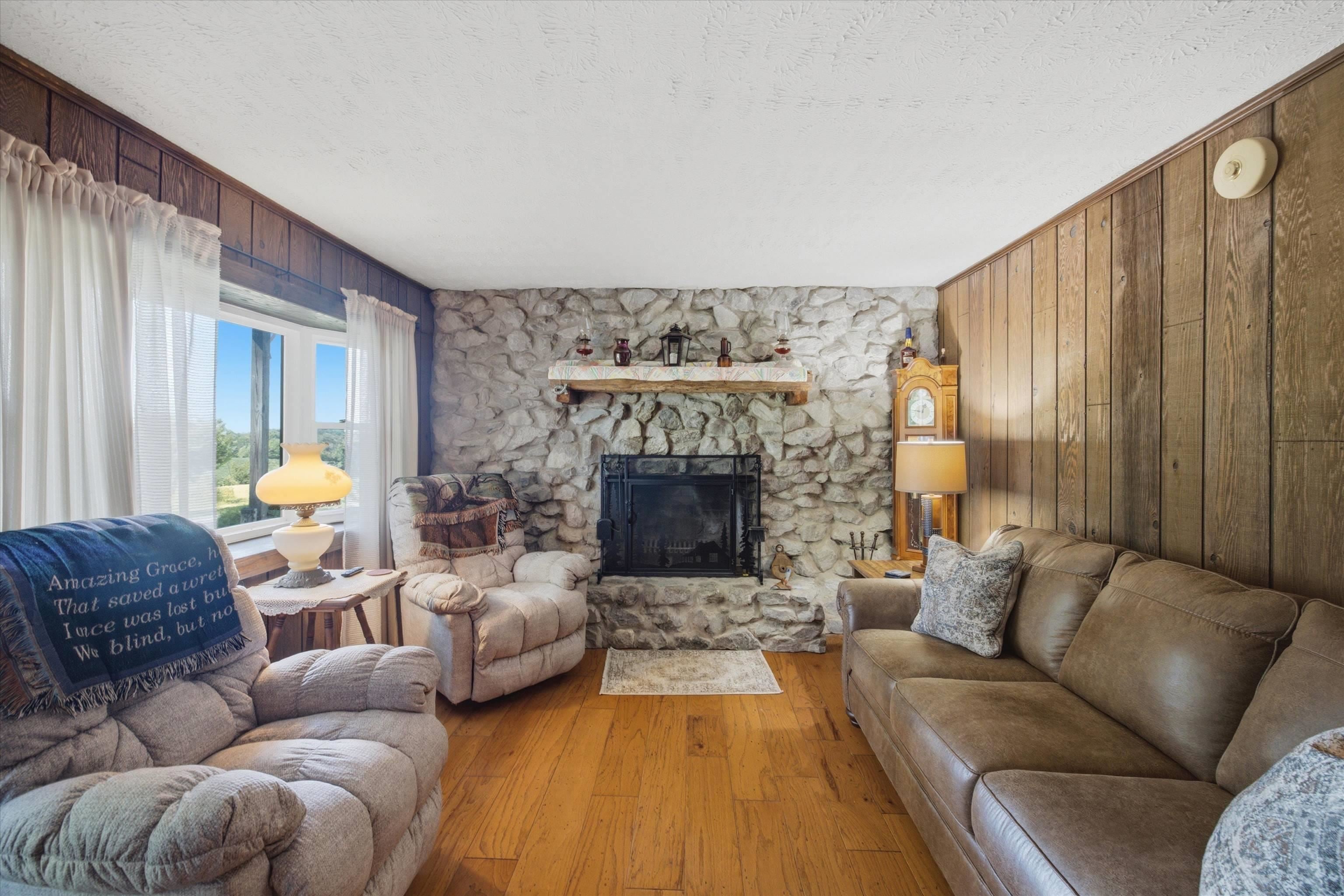 4084 Bradley Rd