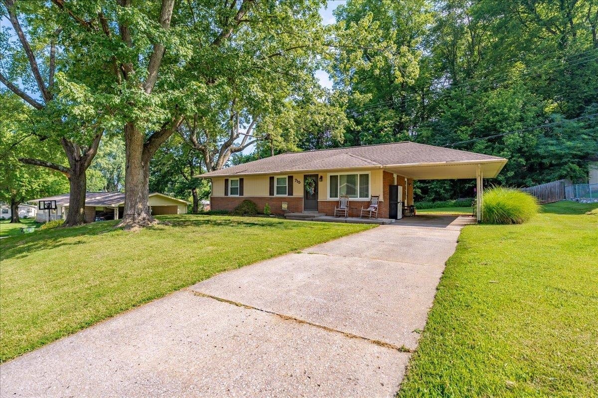 715 Cherokee Drive