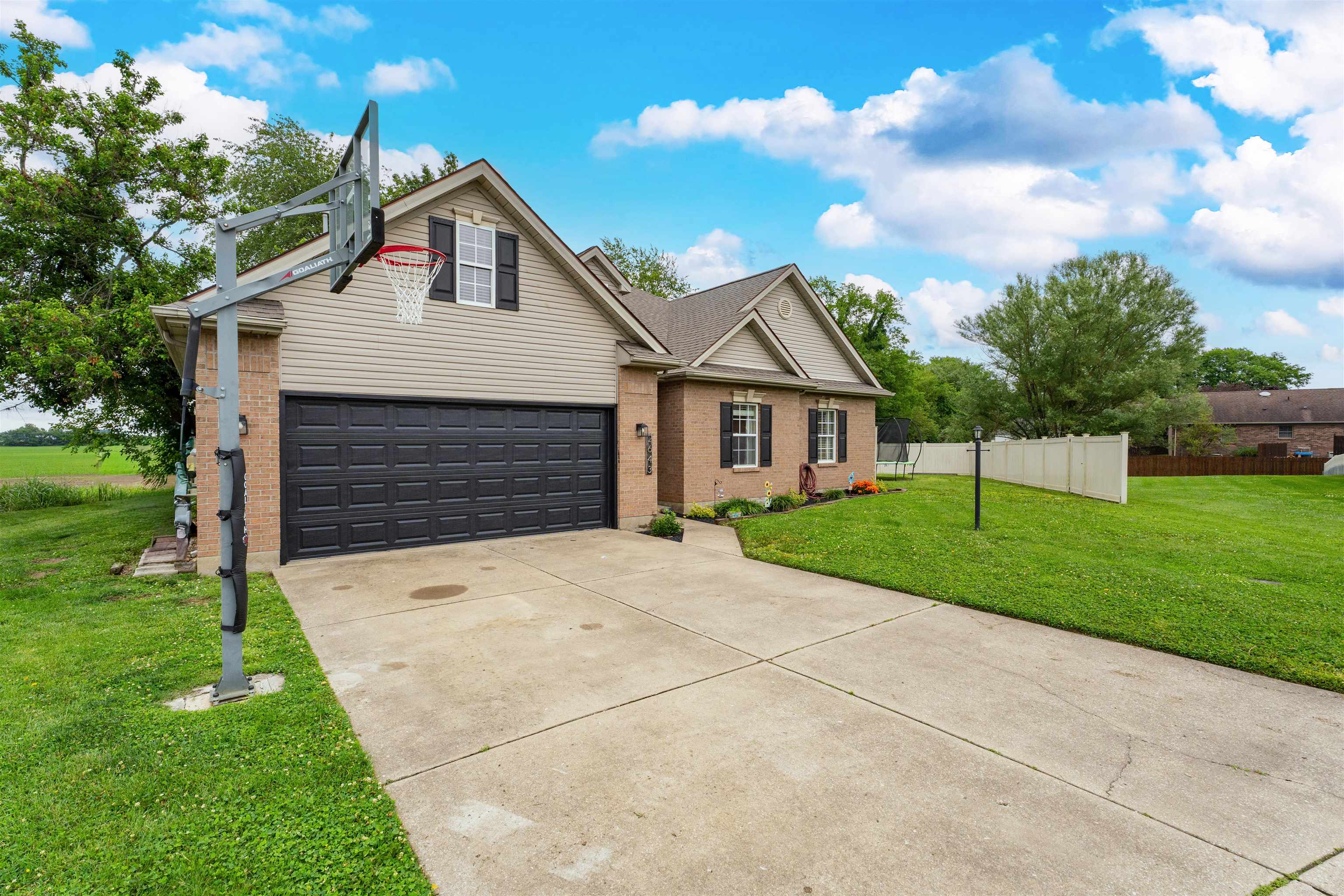 2643 E Daffodil Court