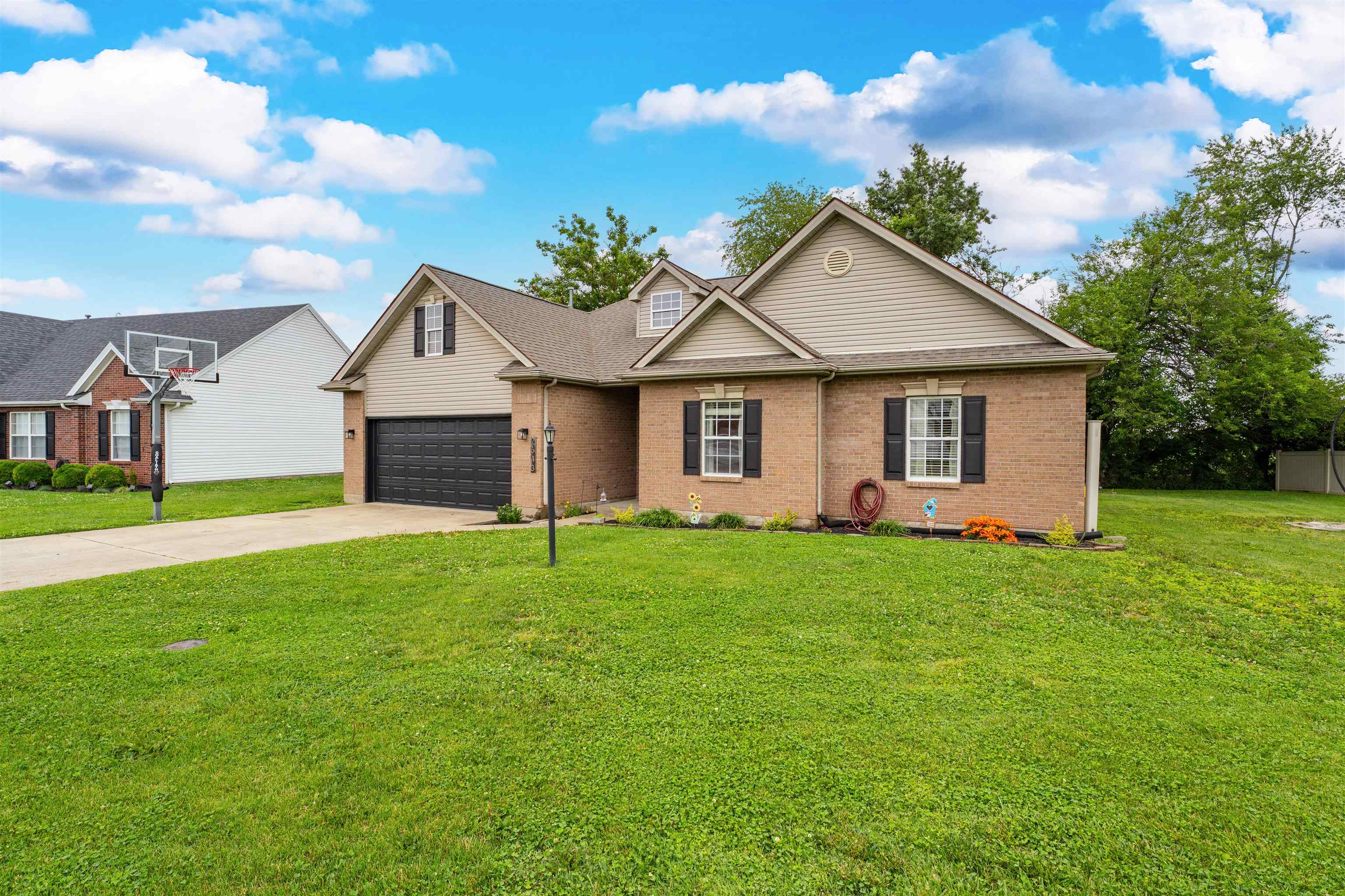 2643 E Daffodil Court