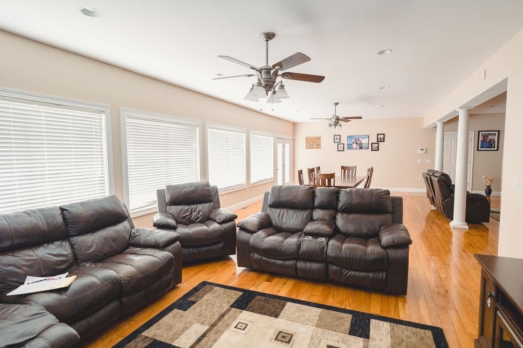 1285 John Lansden Rd