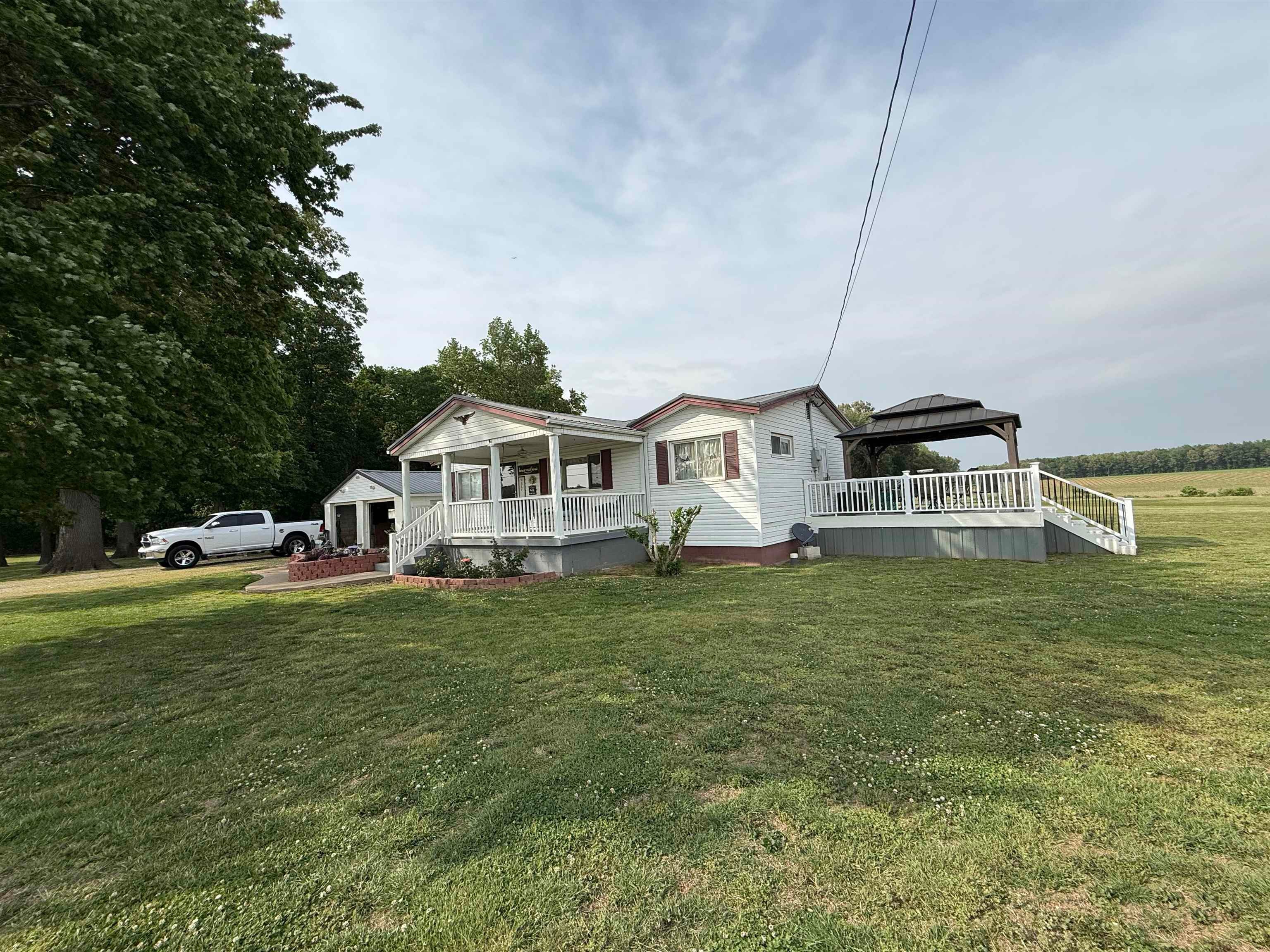 7152 Peters Rd