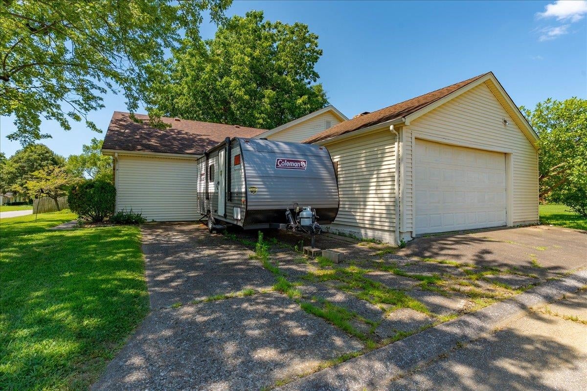 407 Bittersweet Lane