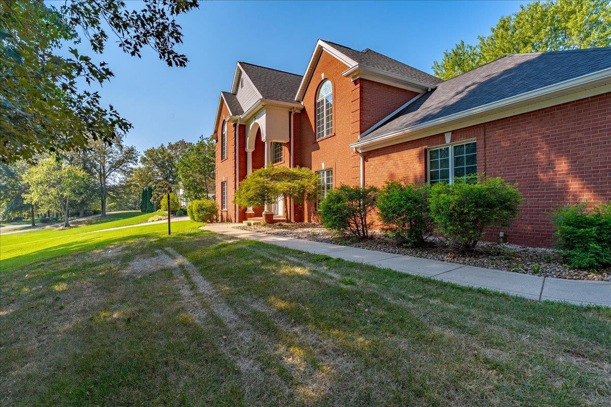6466 Thornridge Dr