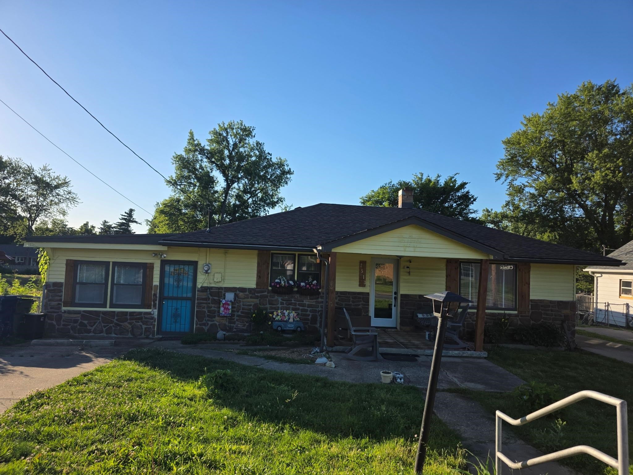 2513 E Hwy 60