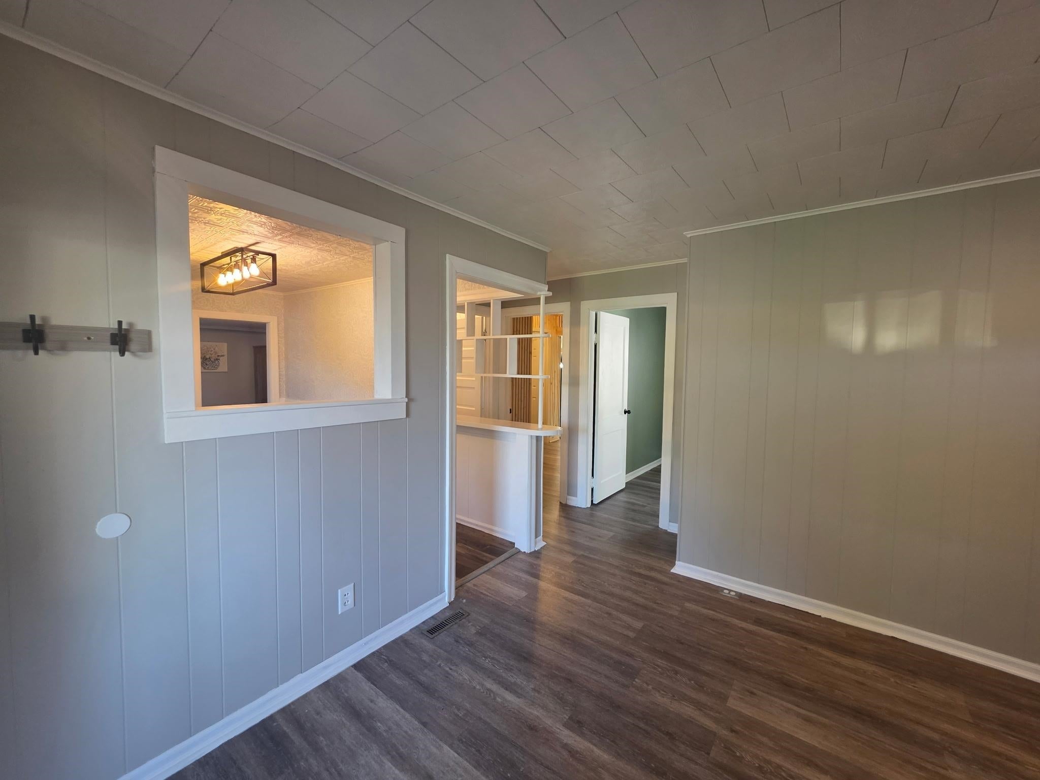 2513 E Hwy 60