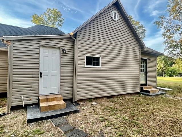 402 Cedar St
