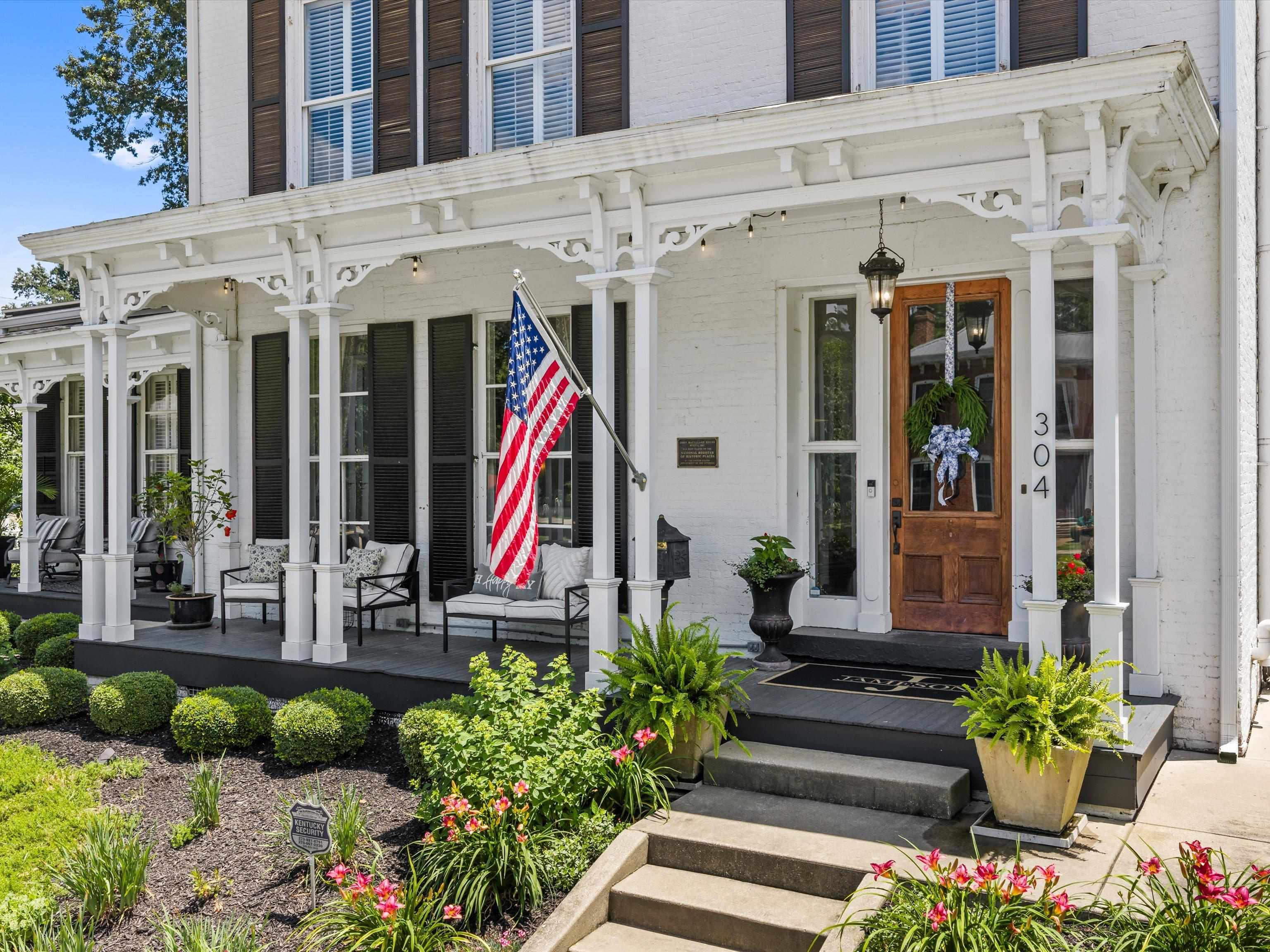 304 S Main St