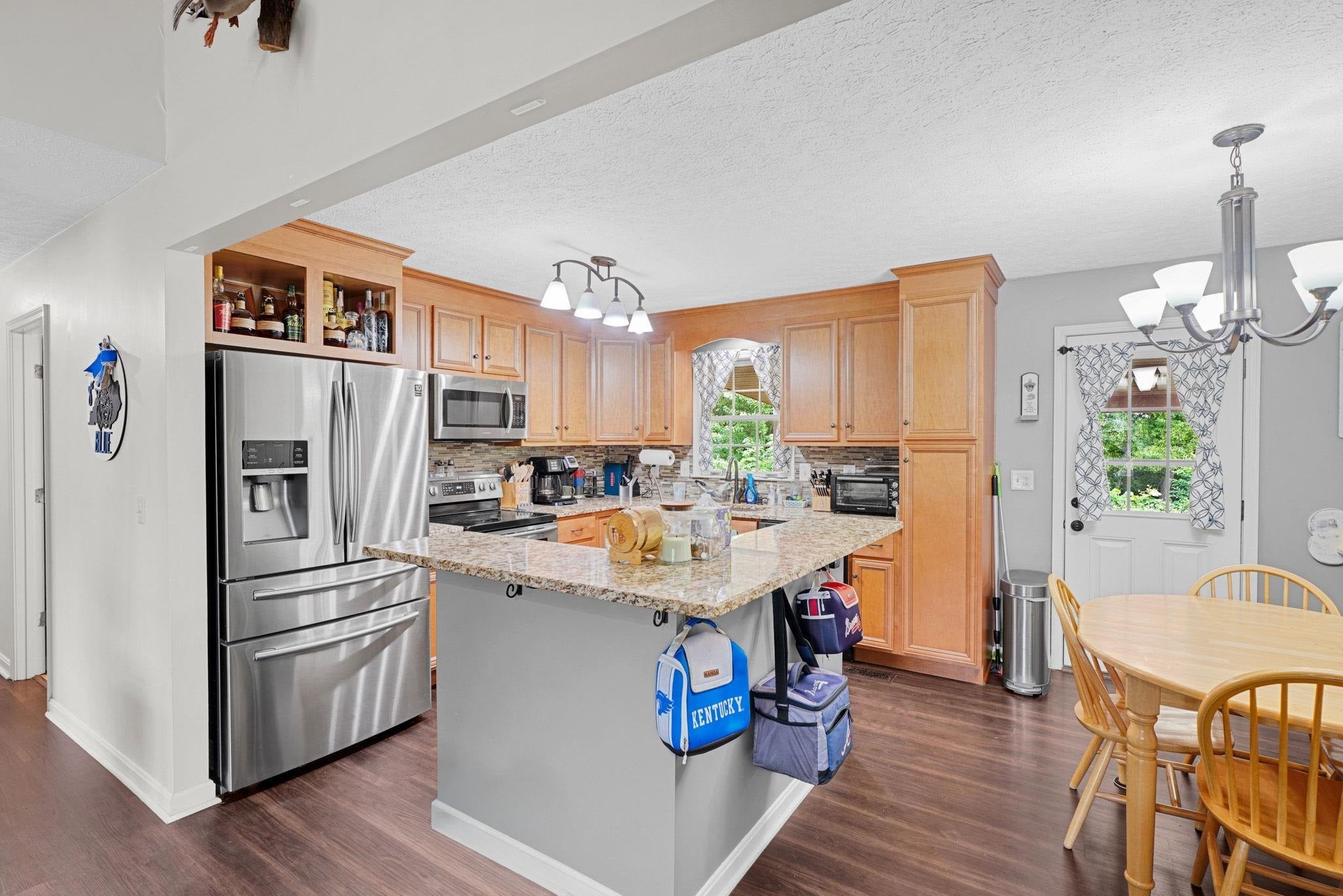 2530 Red bird Ln