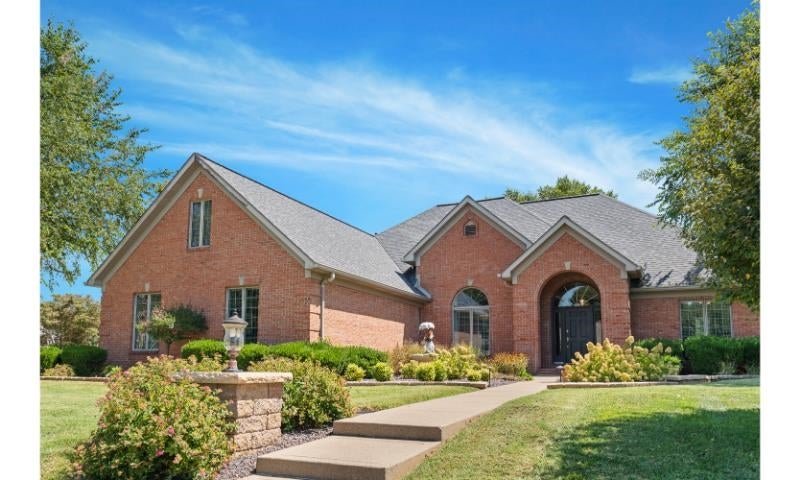 1046 N Forest Oak
