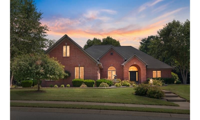 1046 N Forest Oak