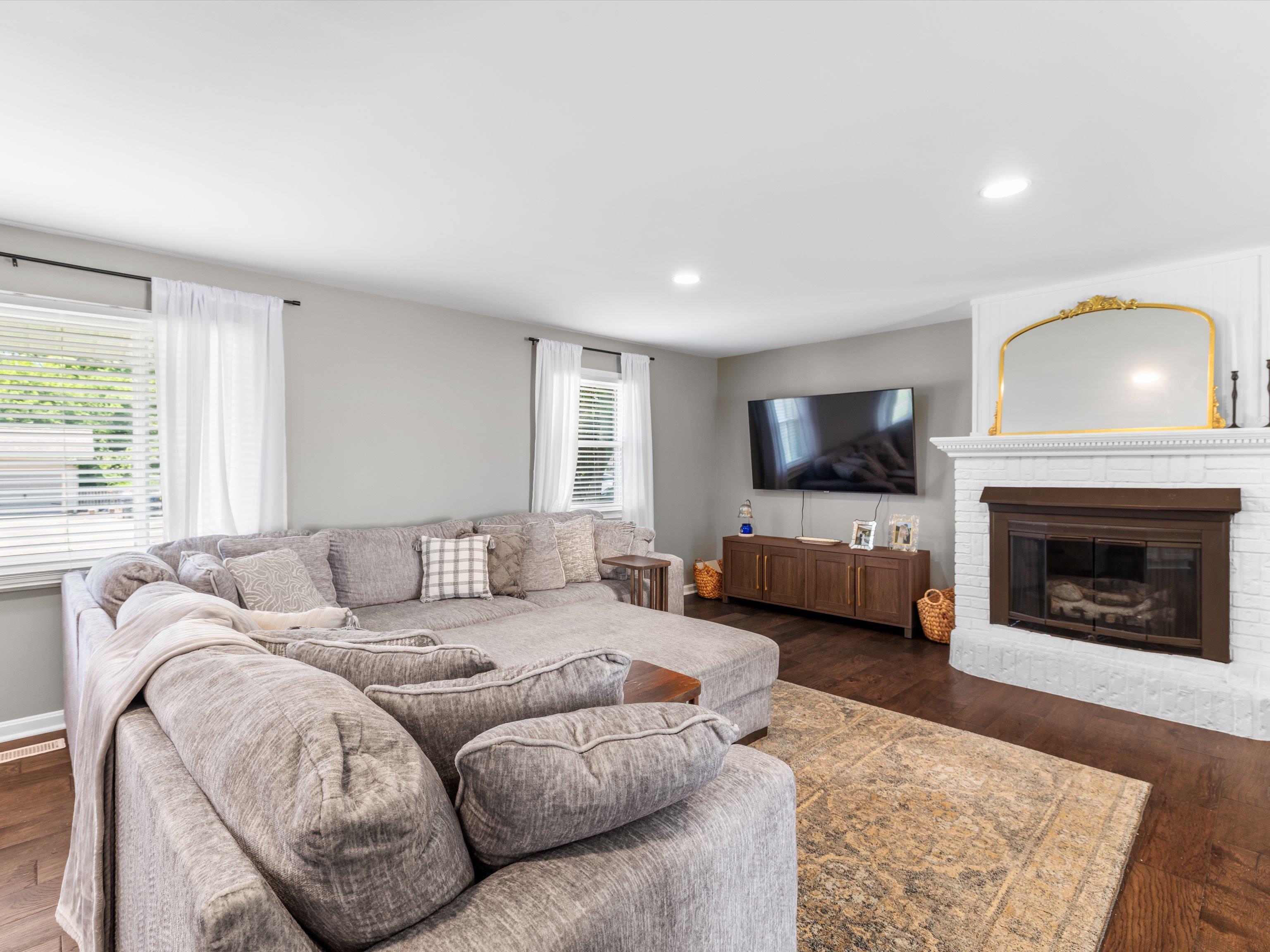 4124 Hillcrest Terrace