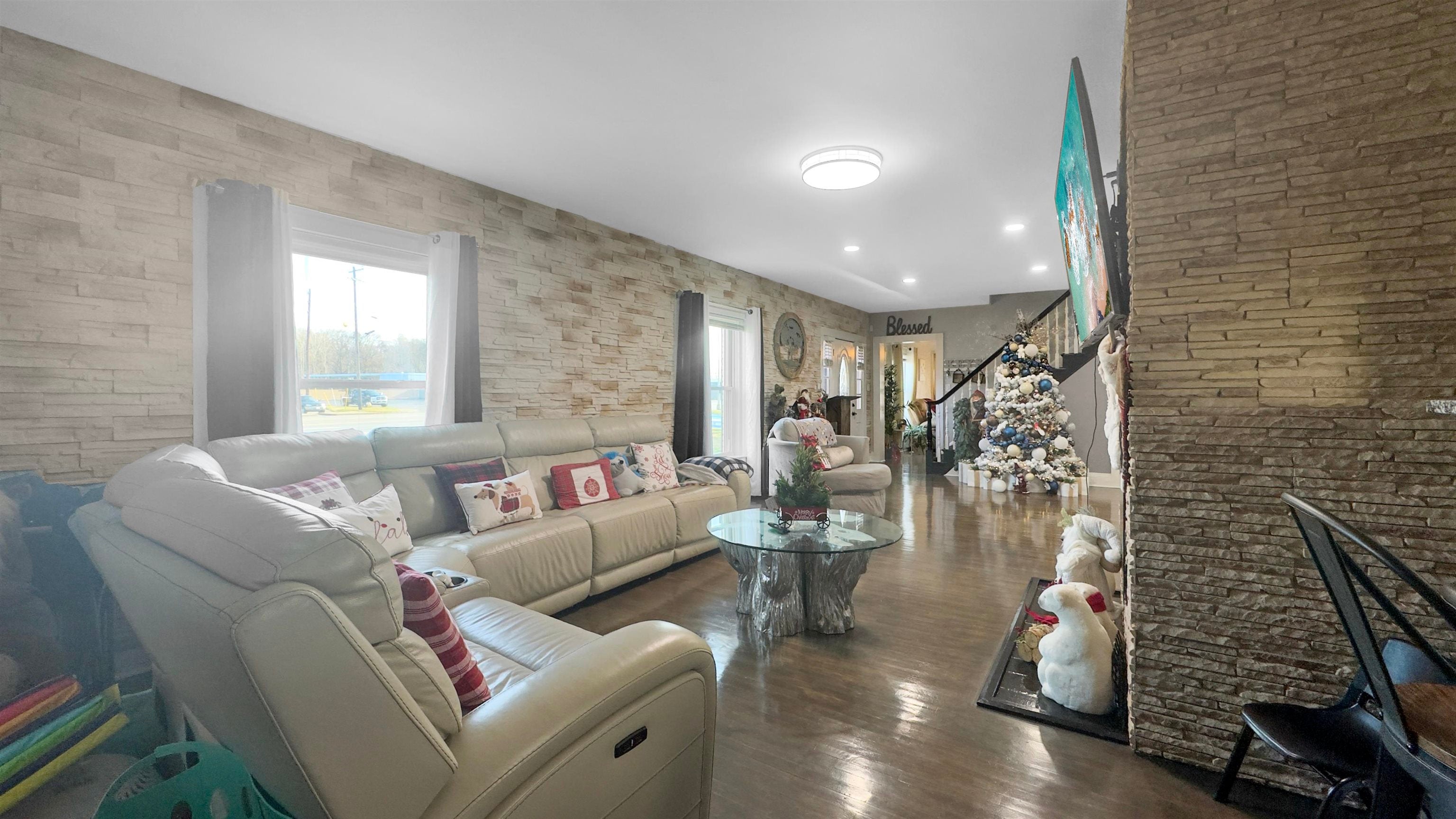 320 Harmony Ln