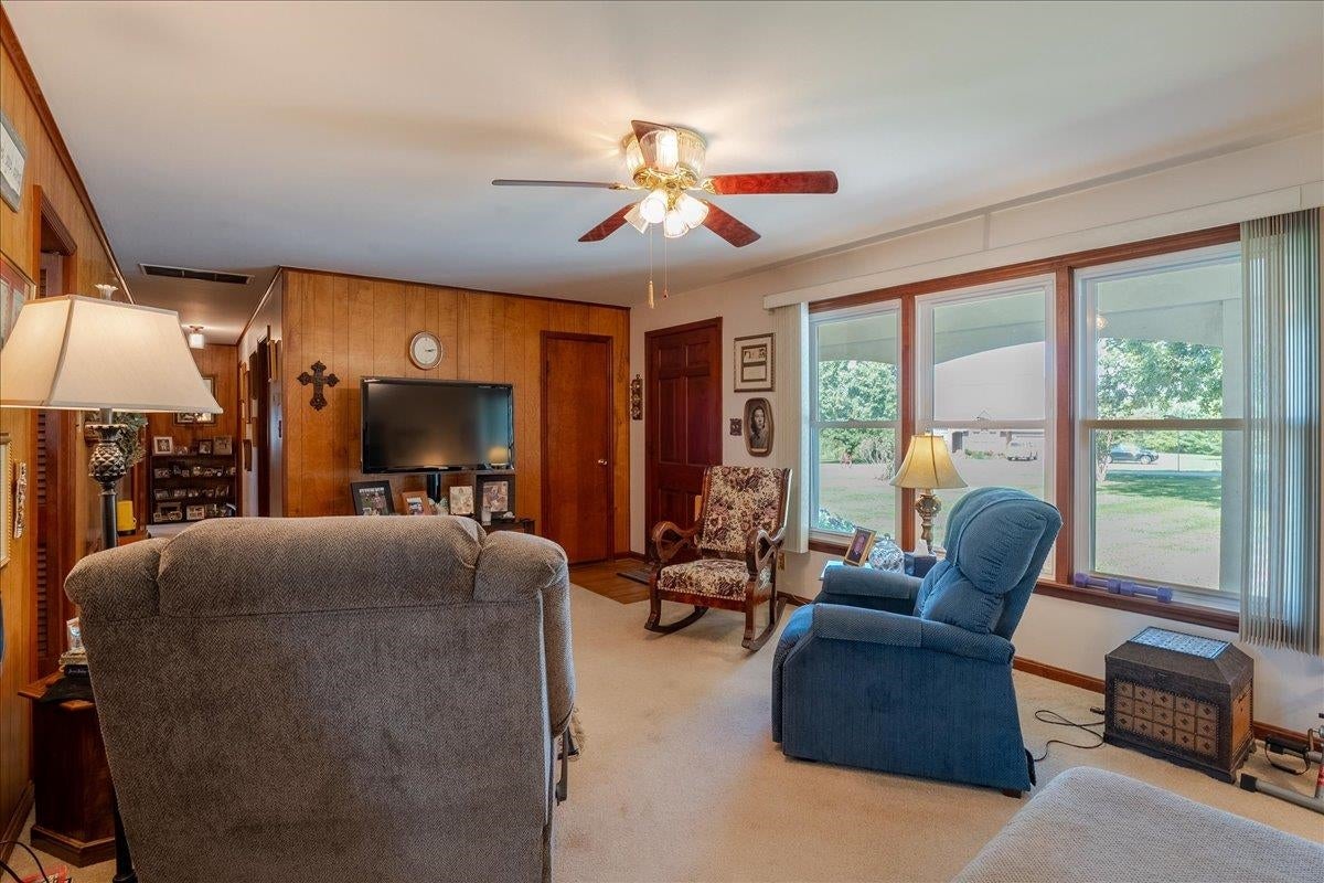 8893 Hwy 1078 S