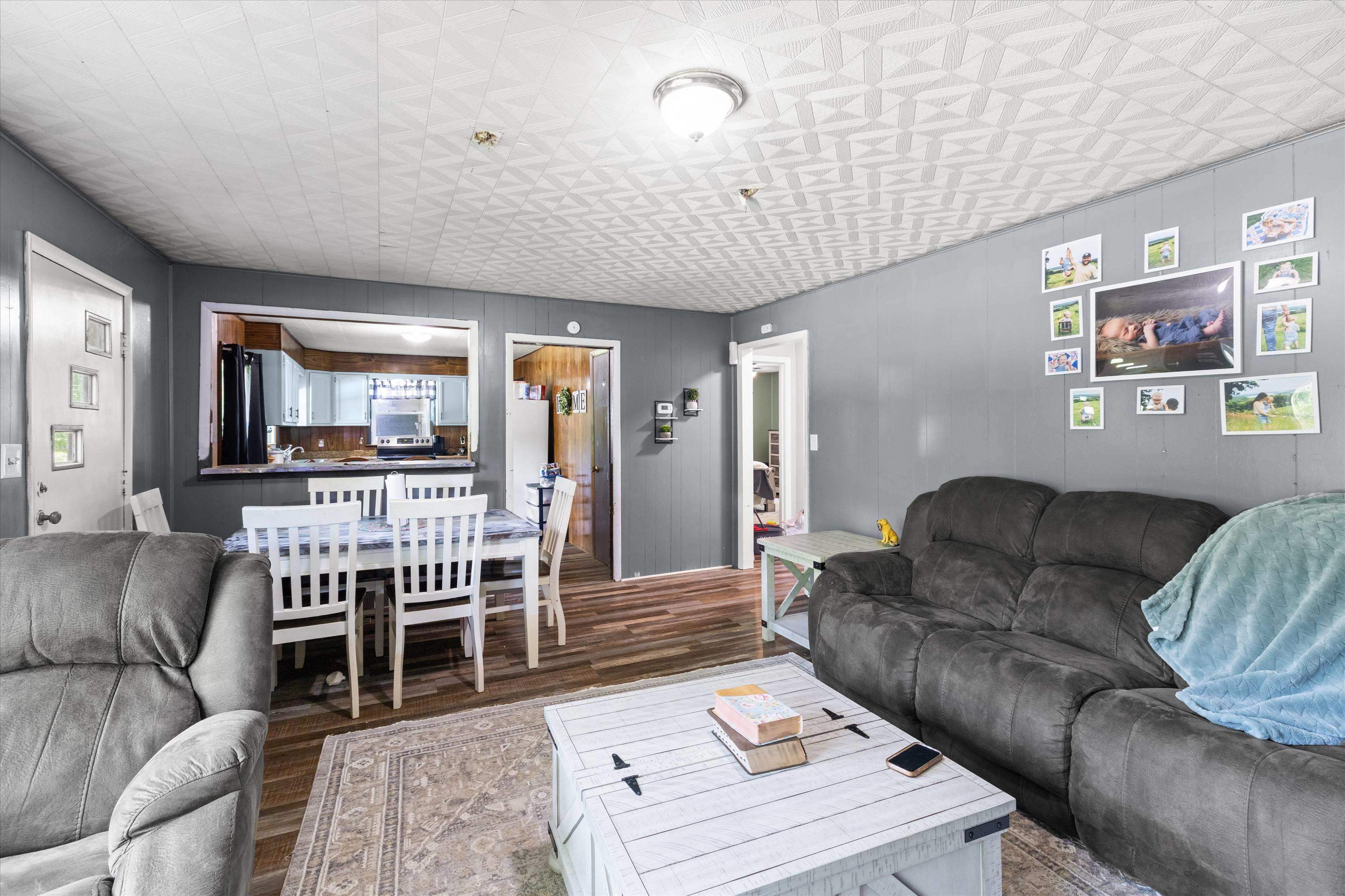 8236 US HWY 60 W