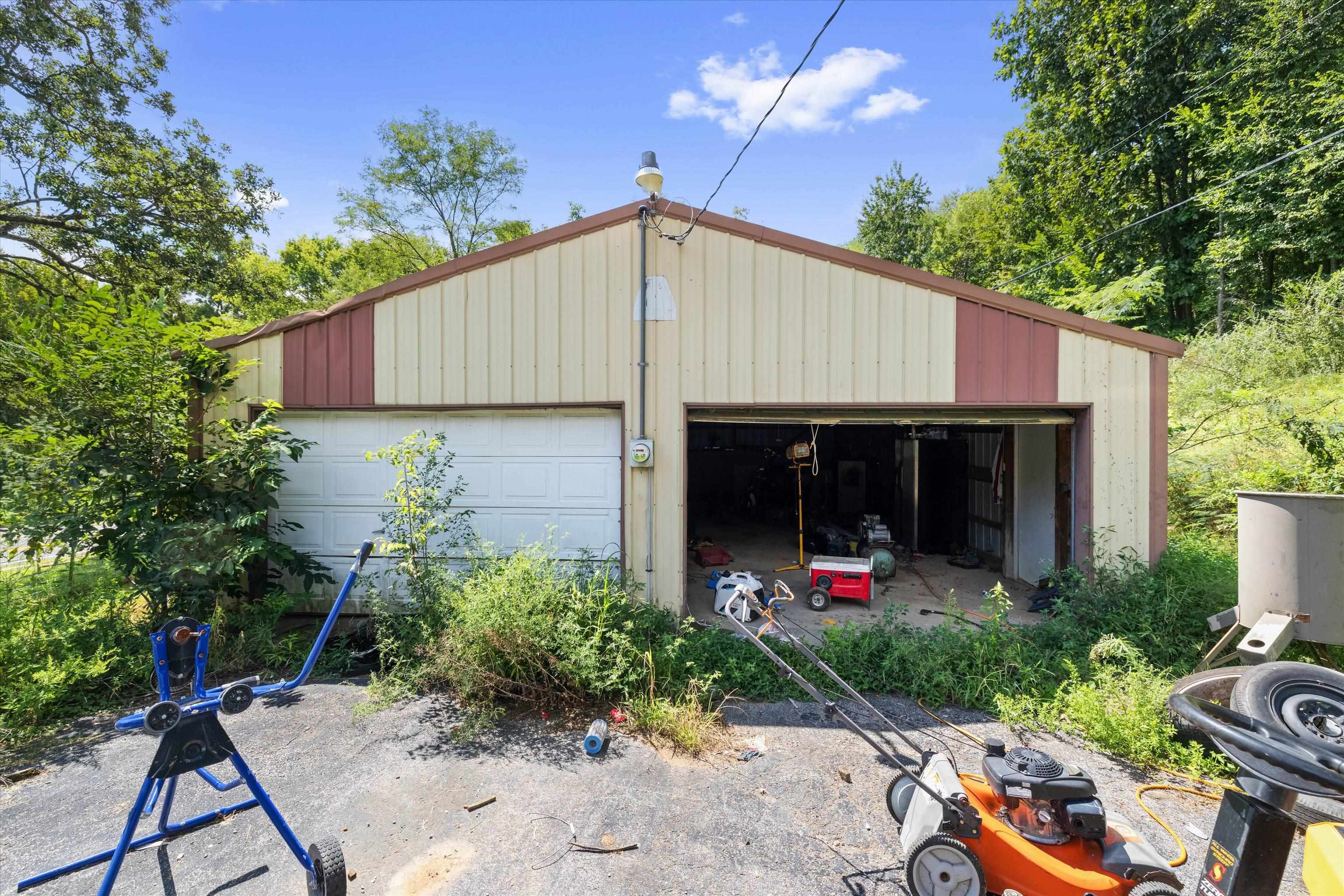 8236 US HWY 60 W