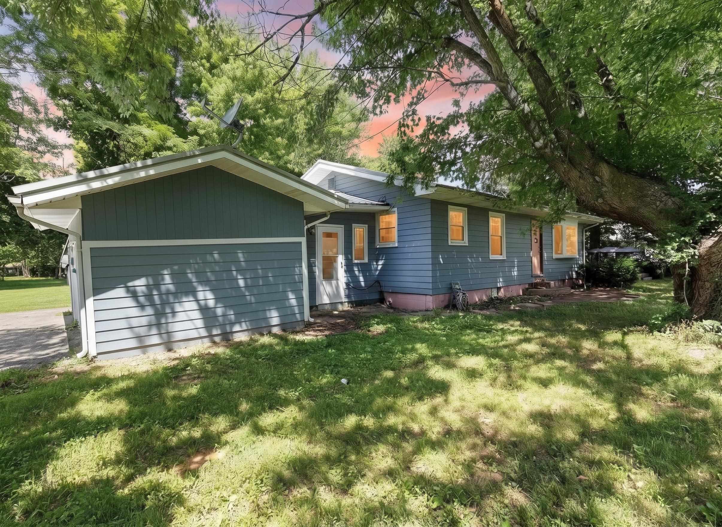 8236 US HWY 60 W