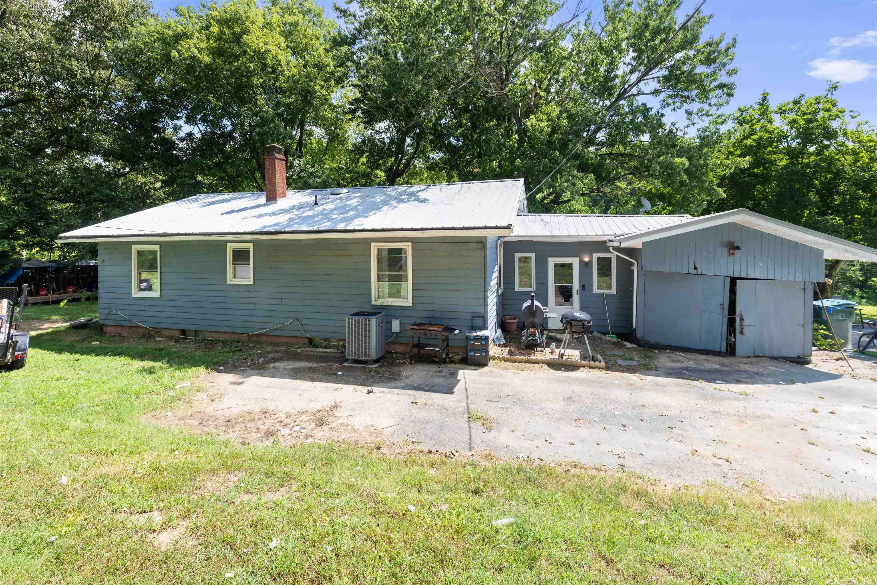 8236 US HWY 60 W