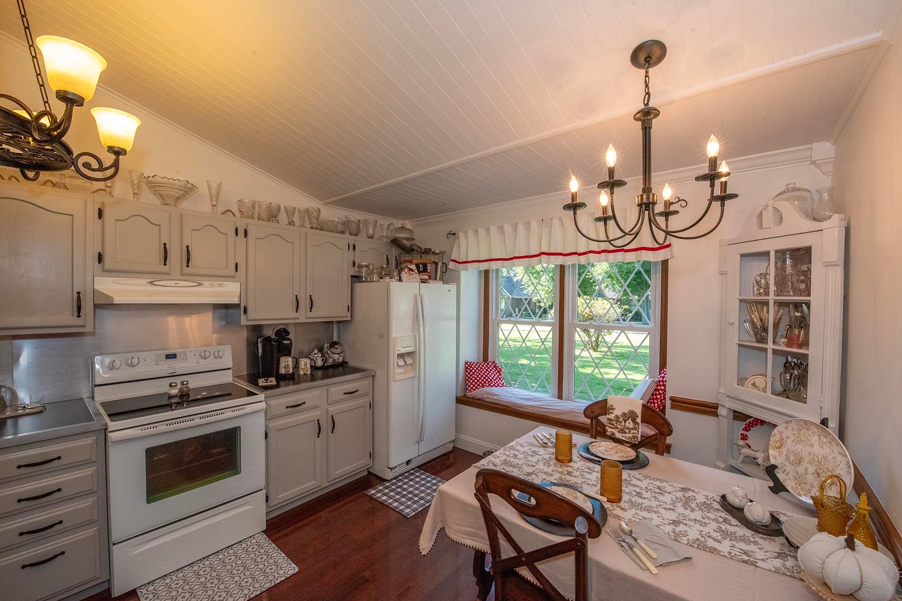 17 Woodland Acres Drive