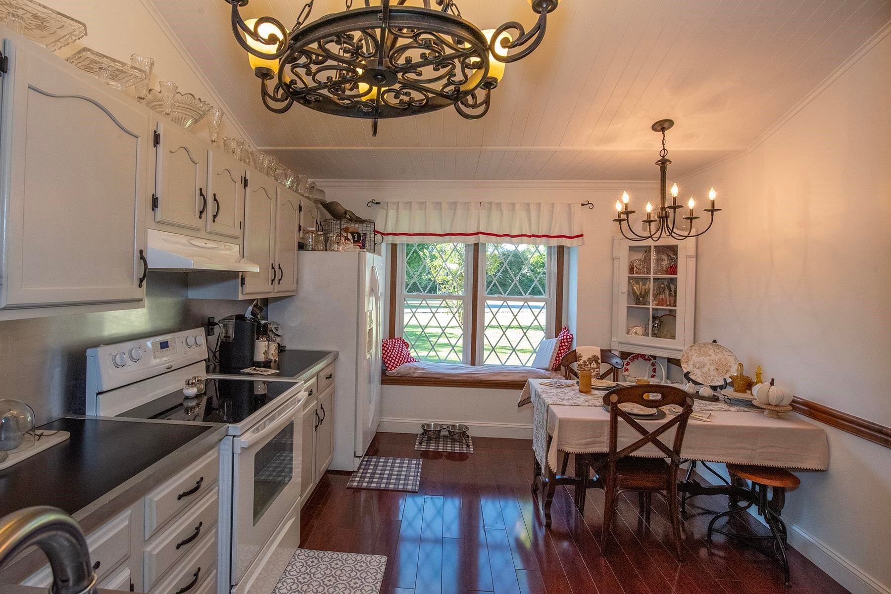 17 Woodland Acres Drive