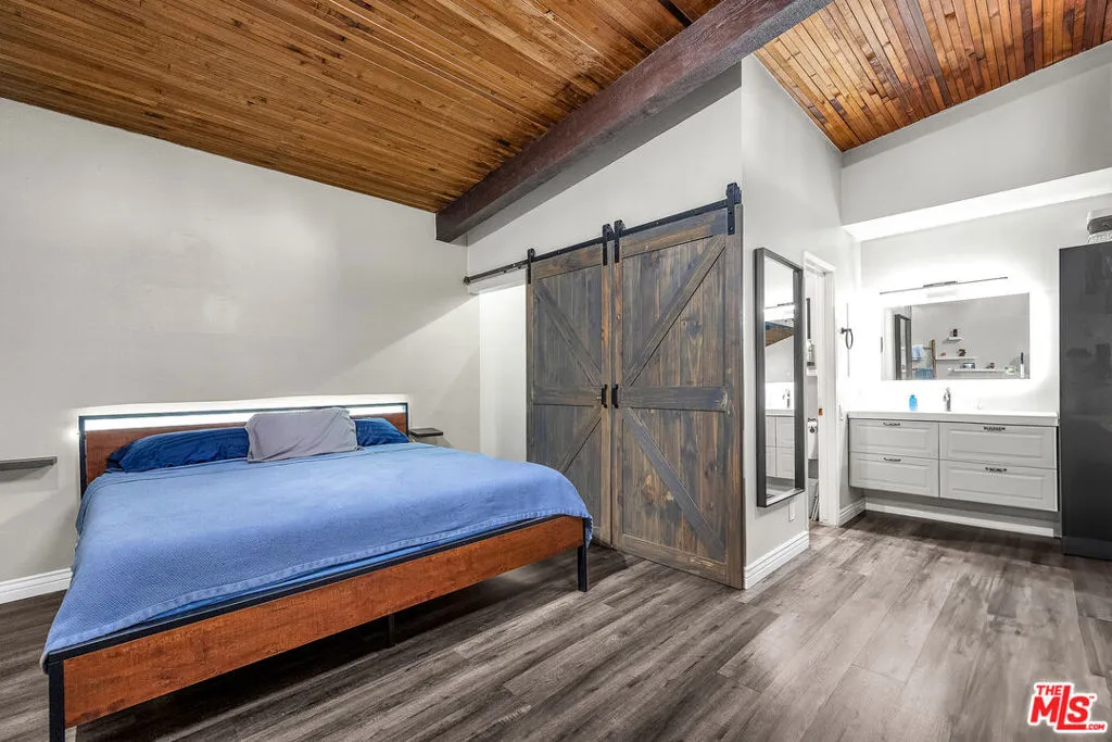 Encino, California 91316, United States, 1 Bedroom Bedrooms, ,2 BathroomsBathrooms,Residential,Active,124719