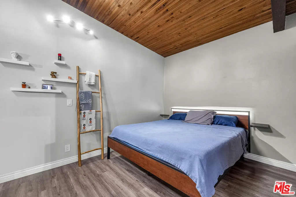 Encino, California 91316, United States, 1 Bedroom Bedrooms, ,2 BathroomsBathrooms,Residential,Active,124719