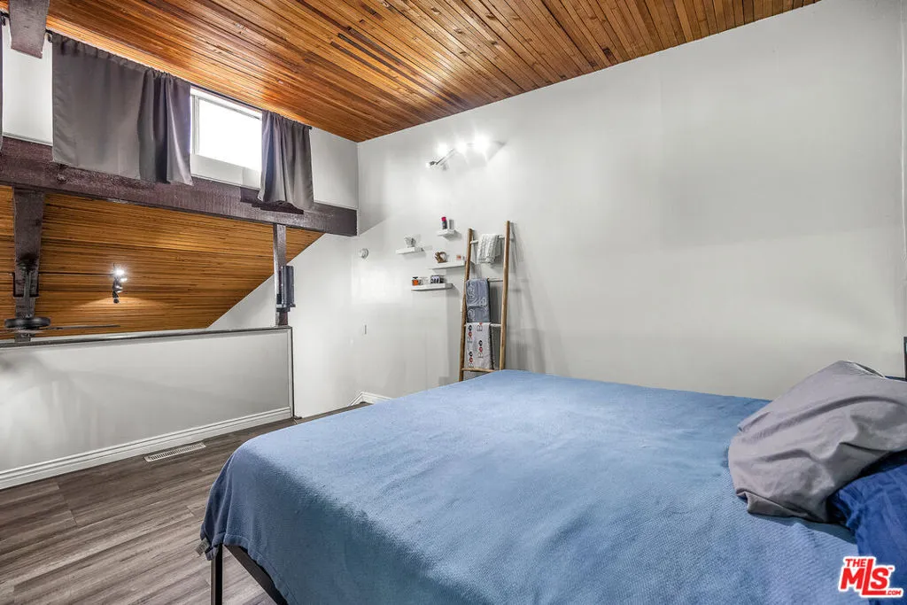 Encino, California 91316, United States, 1 Bedroom Bedrooms, ,2 BathroomsBathrooms,Residential,Active,124719