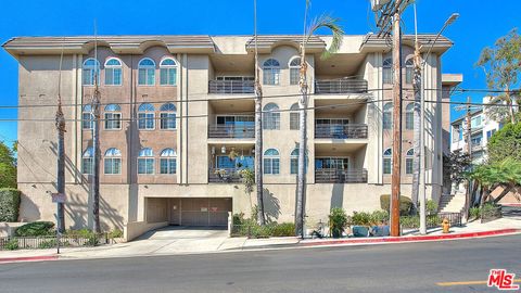 A home in Studio City