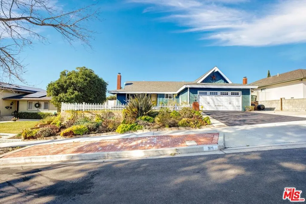 Newbury Park, California 91320, United States, 3 Bedrooms Bedrooms, ,2 BathroomsBathrooms,Residential,Pending,12314