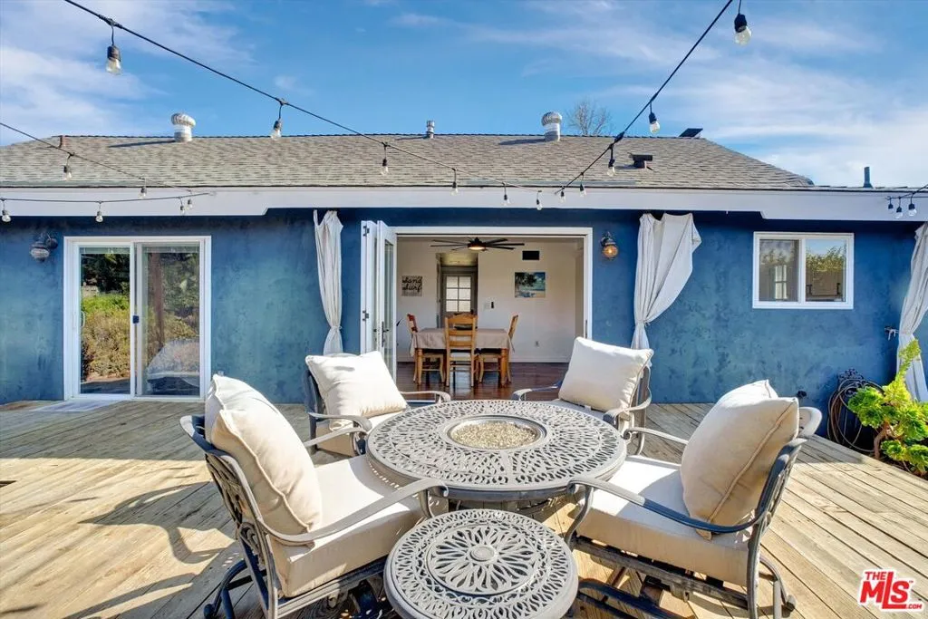 Newbury Park, California 91320, United States, 3 Bedrooms Bedrooms, ,2 BathroomsBathrooms,Residential,Pending,12314