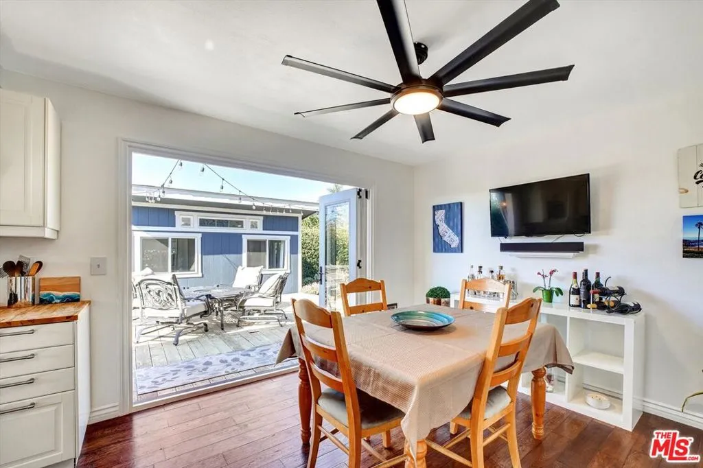 Newbury Park, California 91320, United States, 3 Bedrooms Bedrooms, ,2 BathroomsBathrooms,Residential,Pending,12314