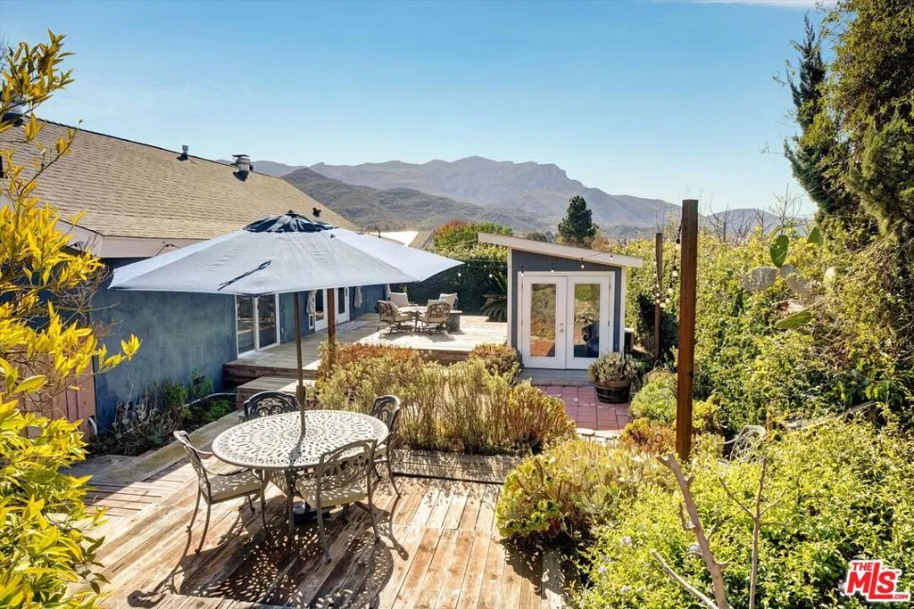 Newbury Park, California 91320, United States, 3 Bedrooms Bedrooms, ,2 BathroomsBathrooms,Residential,Pending,12314