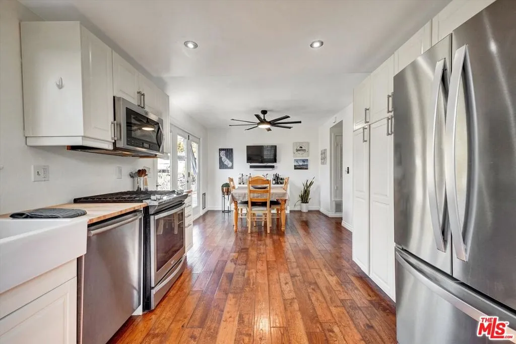 Newbury Park, California 91320, United States, 3 Bedrooms Bedrooms, ,2 BathroomsBathrooms,Residential,Pending,12314