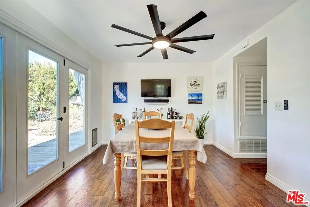 Newbury Park, California 91320, United States, 3 Bedrooms Bedrooms, ,2 BathroomsBathrooms,Residential,Pending,12314