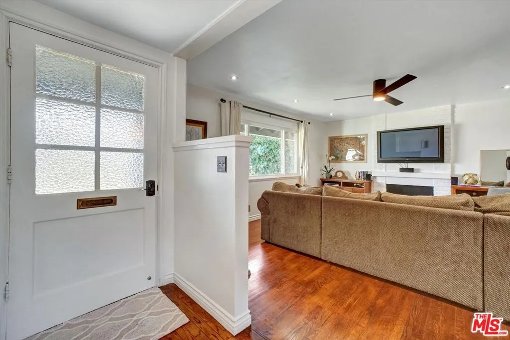 Newbury Park, California 91320, United States, 3 Bedrooms Bedrooms, ,2 BathroomsBathrooms,Residential,Pending,12314