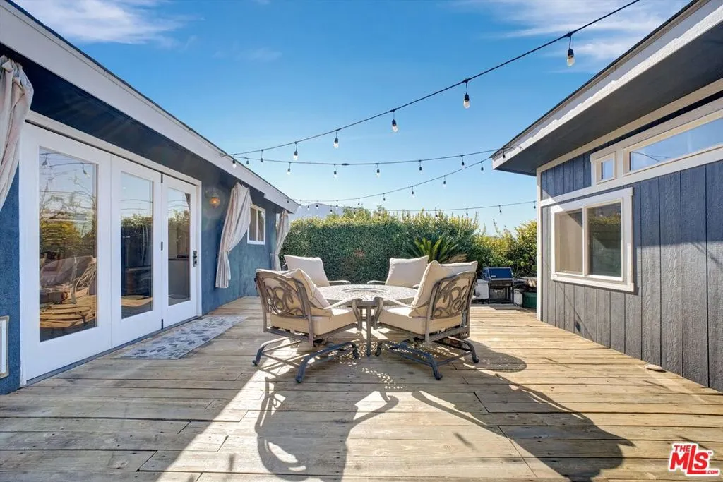 Newbury Park, California 91320, United States, 3 Bedrooms Bedrooms, ,2 BathroomsBathrooms,Residential,Pending,12314