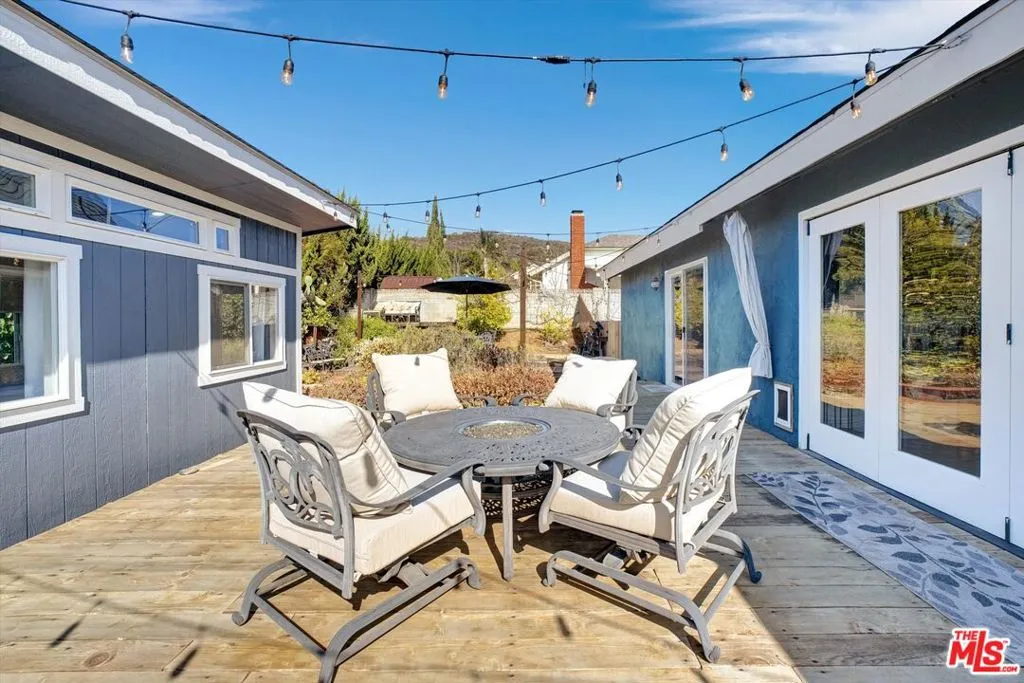 Newbury Park, California 91320, United States, 3 Bedrooms Bedrooms, ,2 BathroomsBathrooms,Residential,Pending,12314