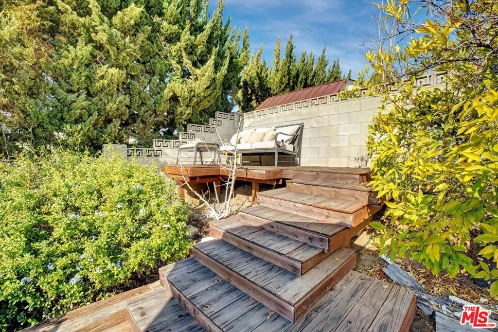 Newbury Park, California 91320, United States, 3 Bedrooms Bedrooms, ,2 BathroomsBathrooms,Residential,Pending,12314