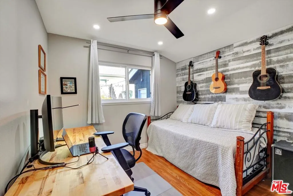 Newbury Park, California 91320, United States, 3 Bedrooms Bedrooms, ,2 BathroomsBathrooms,Residential,Pending,12314