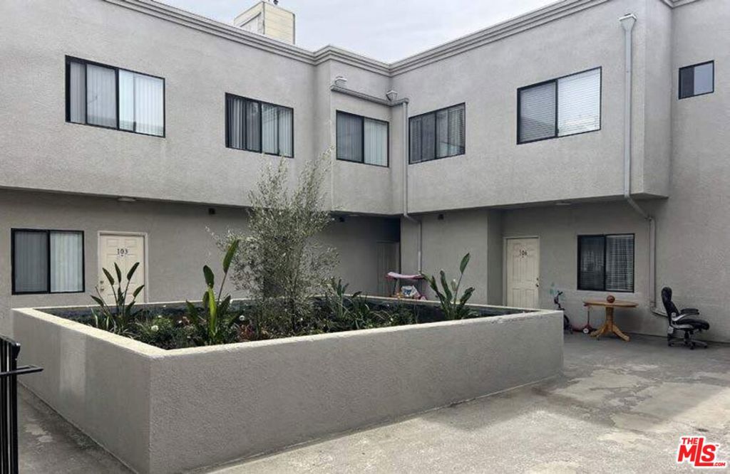 Properties 2 6606 Hazeltine Avenue