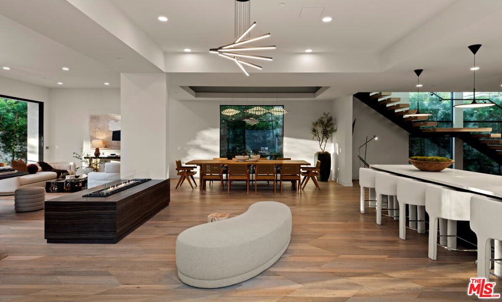 Properties 1 505 Barrington Avenue 100