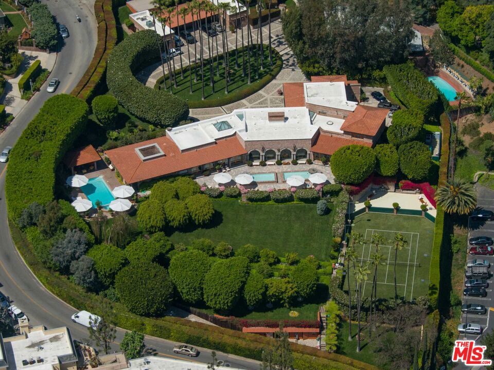 1220 Sunset Plaza Drive