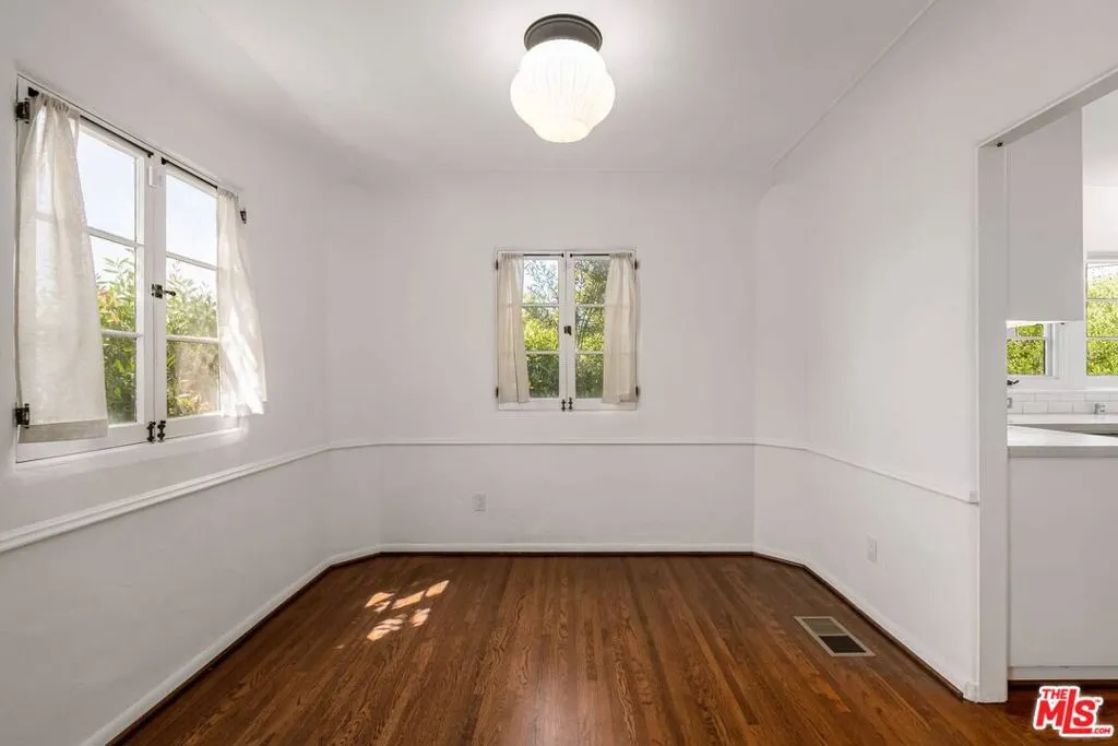 Los Angeles, California 90024, United States, 4 Bedrooms Bedrooms, ,3 BathroomsBathrooms,Residential,Active,120275