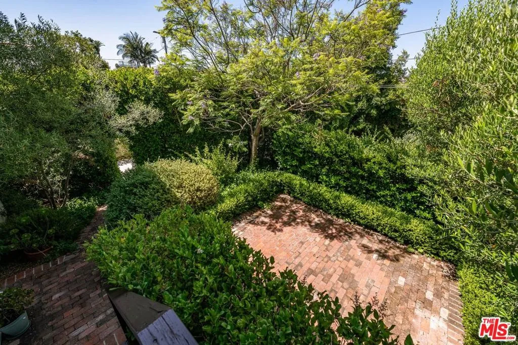 Los Angeles, California 90024, United States, 4 Bedrooms Bedrooms, ,3 BathroomsBathrooms,Residential,Active,120275