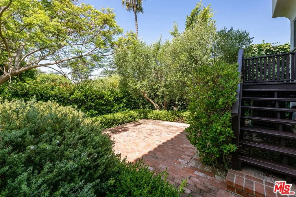 Los Angeles, California 90024, United States, 4 Bedrooms Bedrooms, ,3 BathroomsBathrooms,Residential,Active,120275